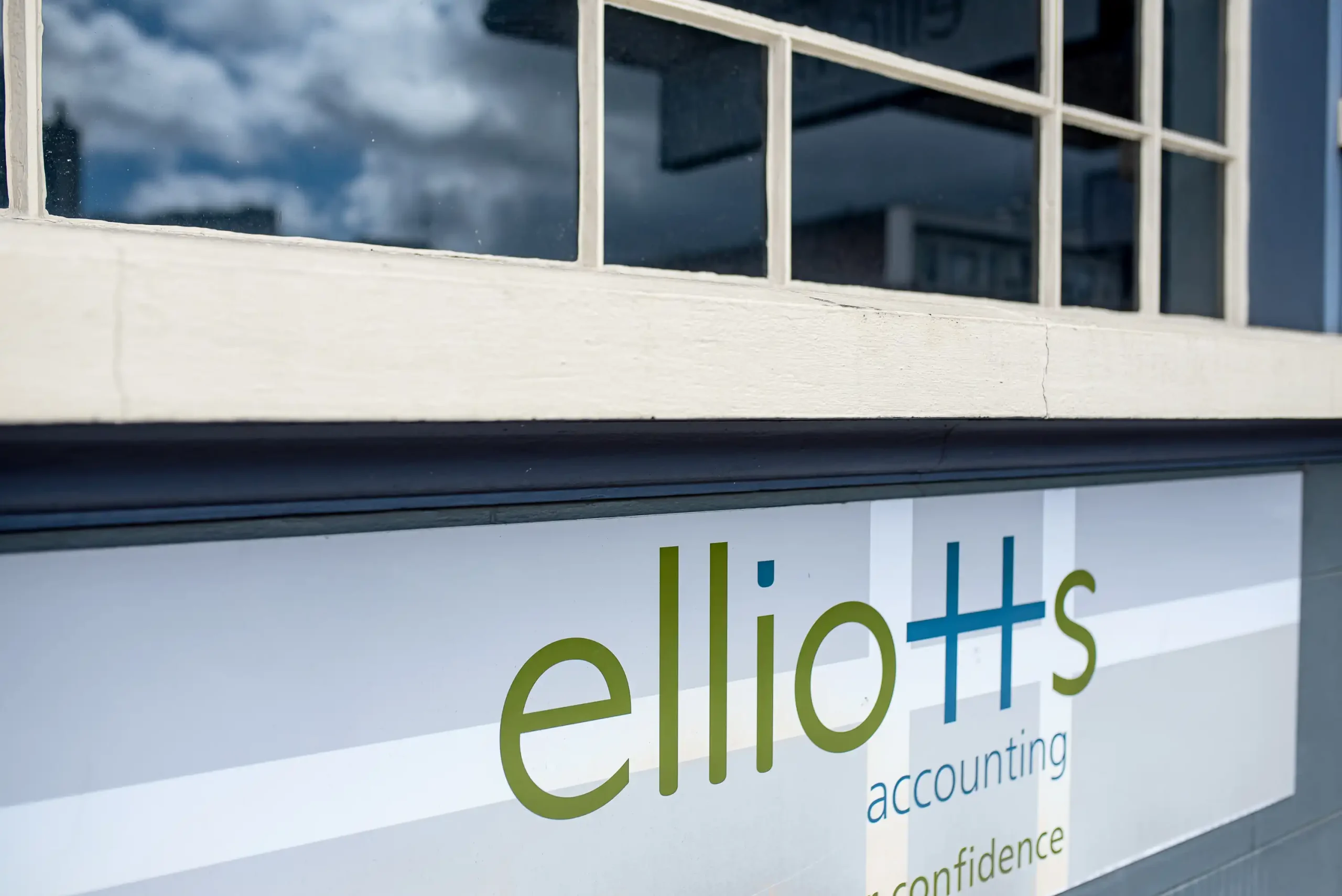 outside sign of elliotts accounting
